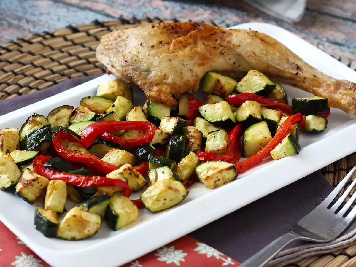 Recept Kuracie mäso s paprikou a cuketou vo fritéze: hotové za 20 minút!