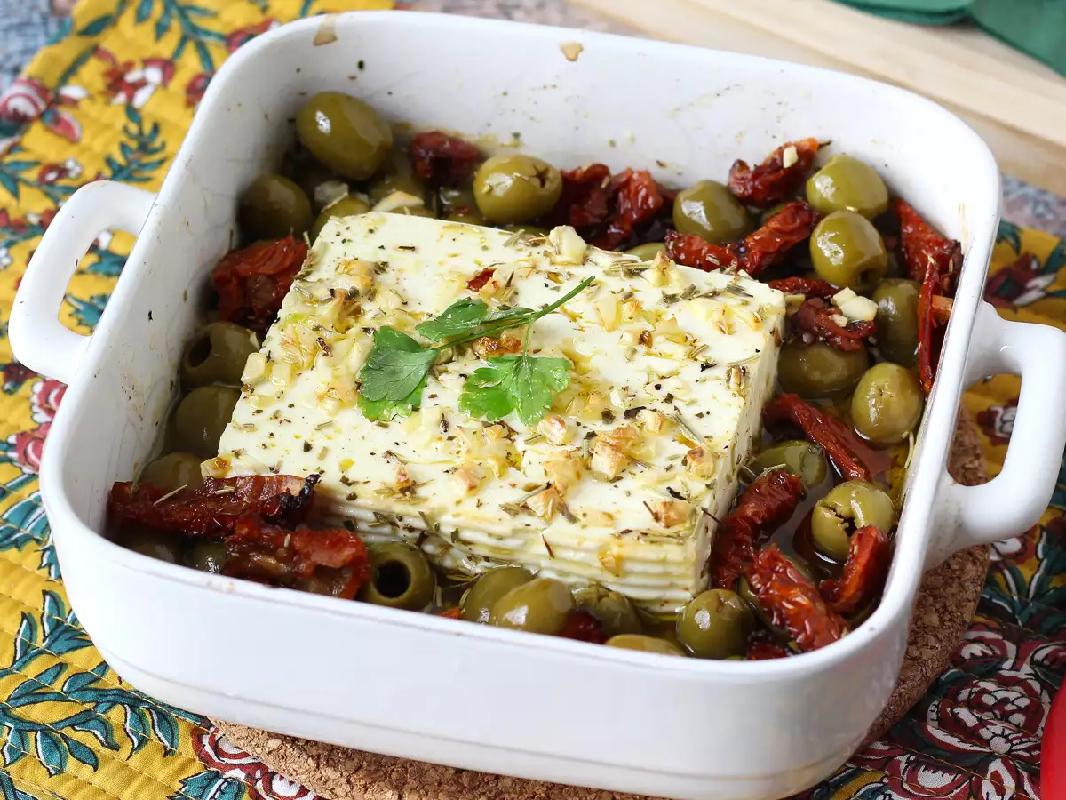 Recept Zapečená feta so sušenými paradajkami a olivami na stredomorský spôsob