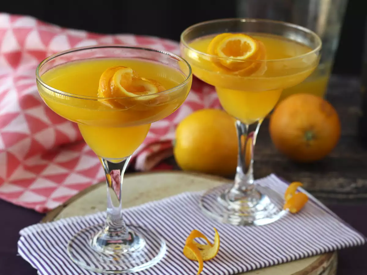 Recept Agua de valencia, stredomorský koktail s cavou a pomarančom, ktorý si môžete pripraviť aj doma.