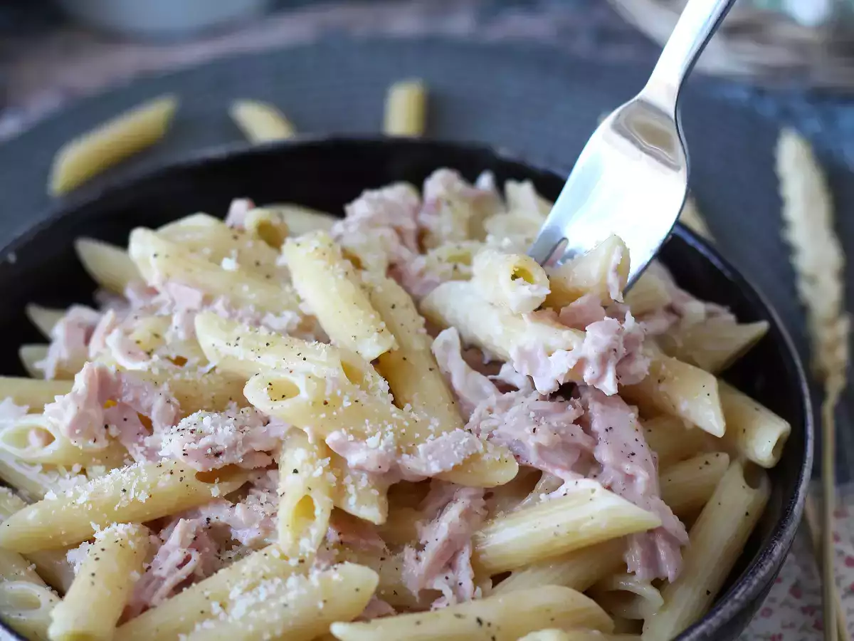 Recept Cestoviny so šunkou a smotanou: krémové, rýchle a neodolateľné!