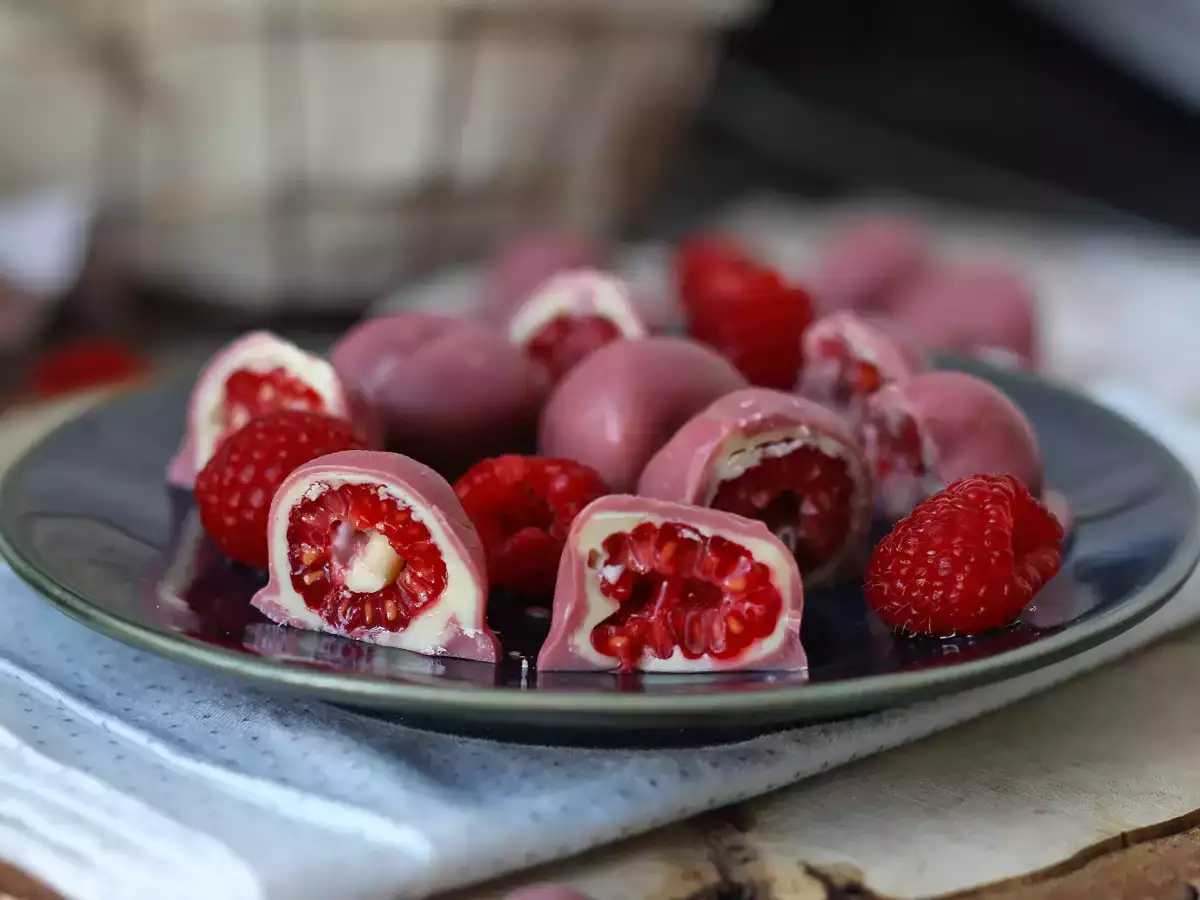 Recept Kúsky z malín, bielej čokolády a rubínovej čokolády v štýle franui