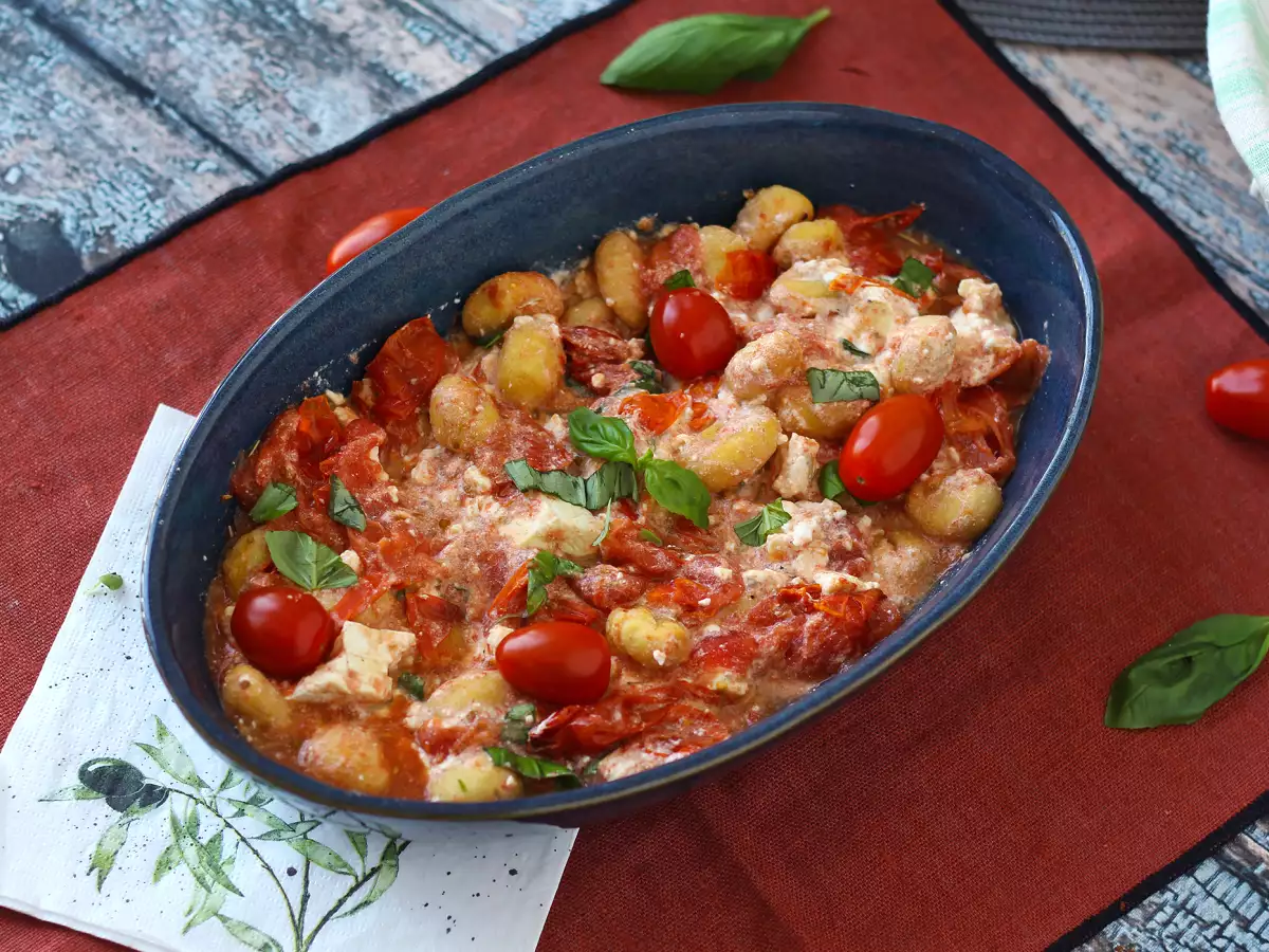 Recept Pečené feta halušky s airfryer, super rýchle jedlo s cherry paradajkami a feta!