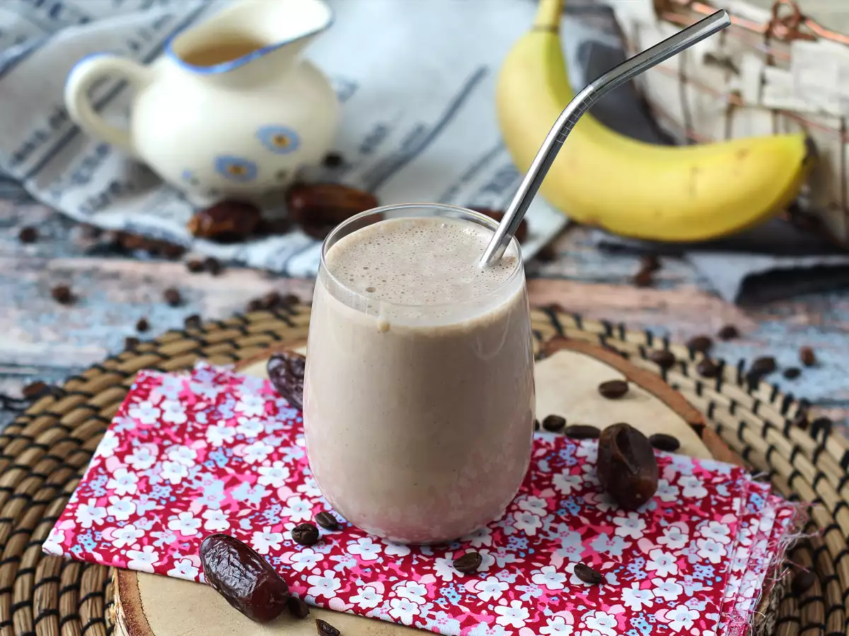 Recept Káva a datľové smoothie na prebudenie!