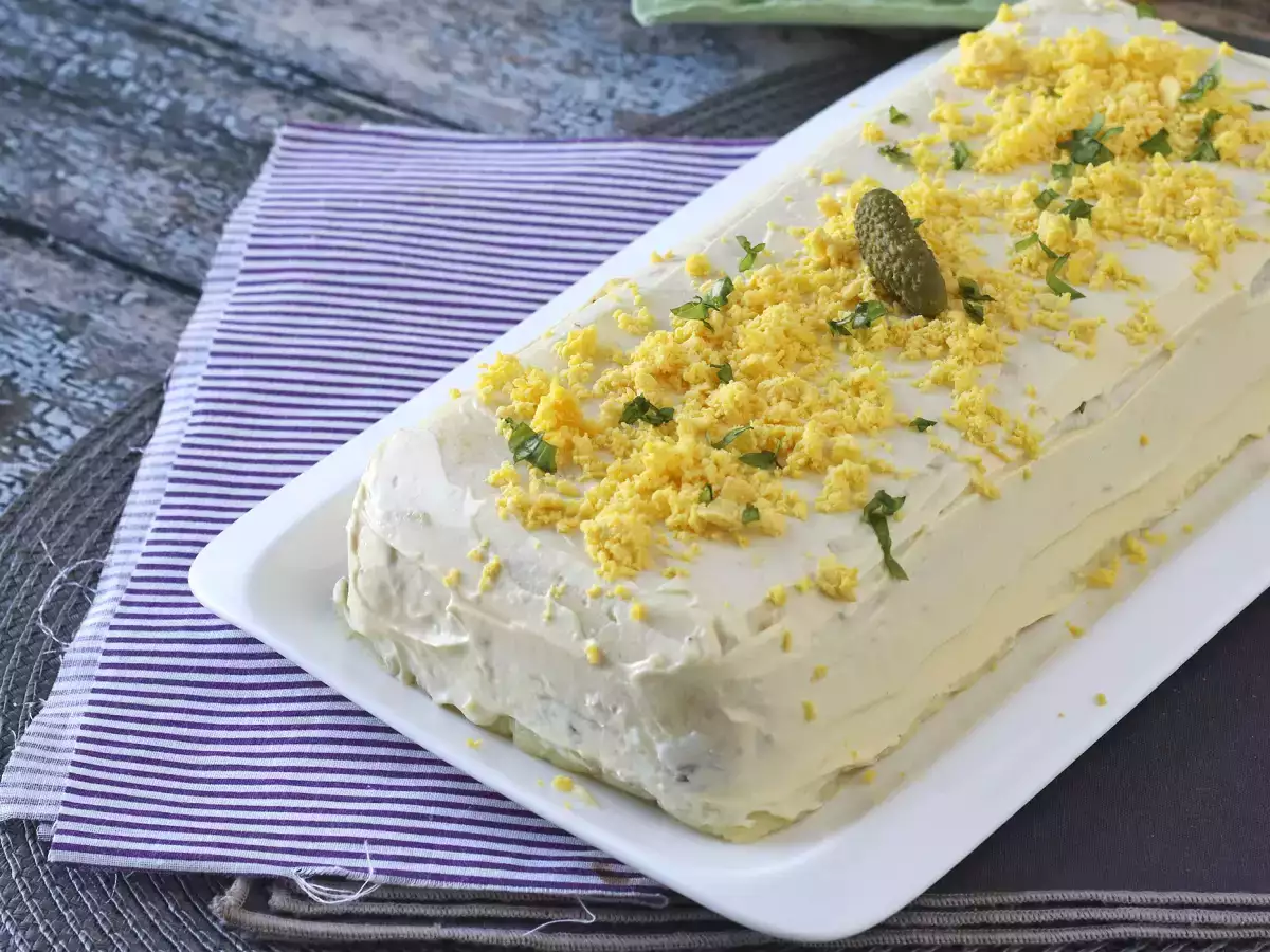 Recept Jednoduchý nepečený studený zemiakový koláč s tuniakom a majonézou