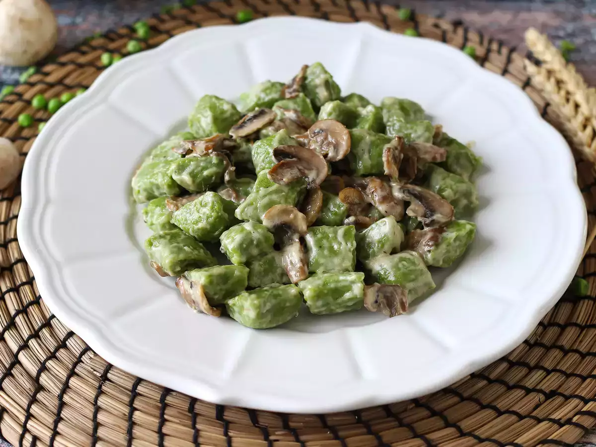 Recept Hrachové halušky s hubovou omáčkou