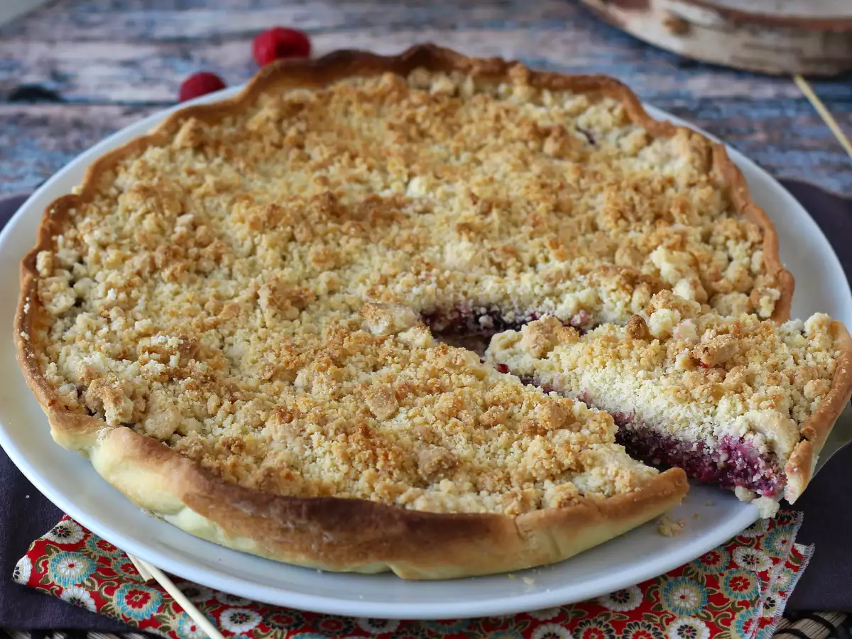 Recept Expresný koláč s červeným ovocím