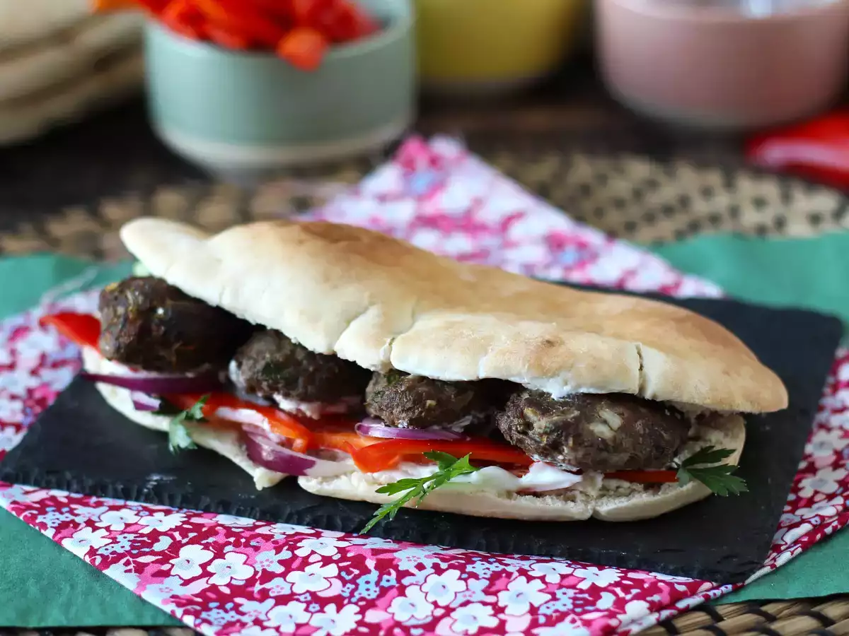 Recept Köfte - turecké mäsové guľky v chlebe