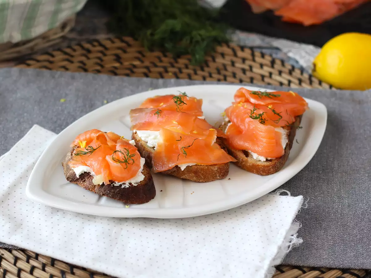 Recept Čerstvý kozí syr a údený losos na toaste