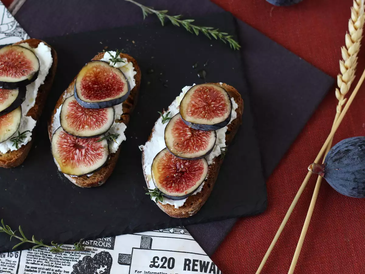 Recept Sendviče s figami, čerstvým kozím syrom, medom a rozmarínom