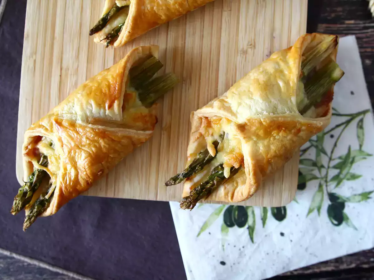 Recept Špargľa, šunka a pečivo s taveným syrom