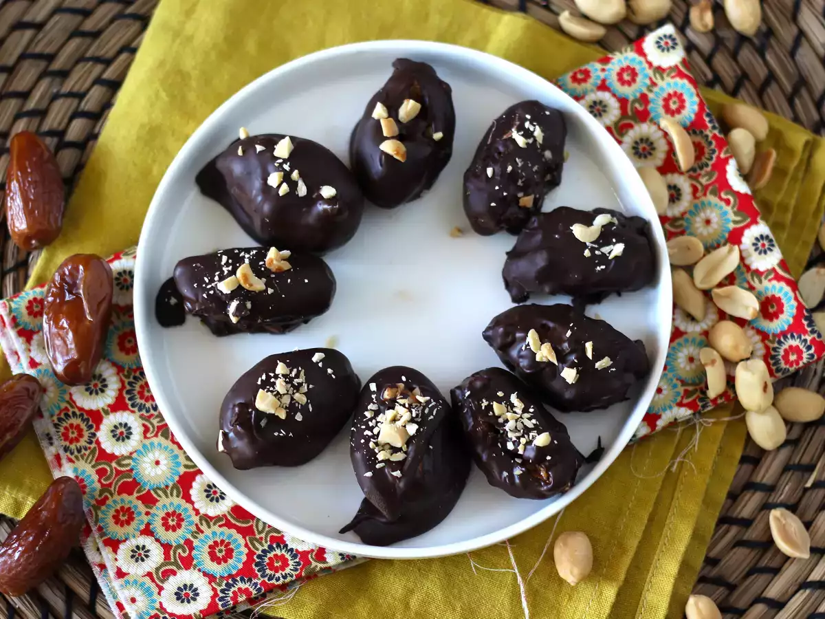 Recept Domáce snickers: datle, arašidy a čokoláda - zdravé občerstvenie bez pridaného cukru