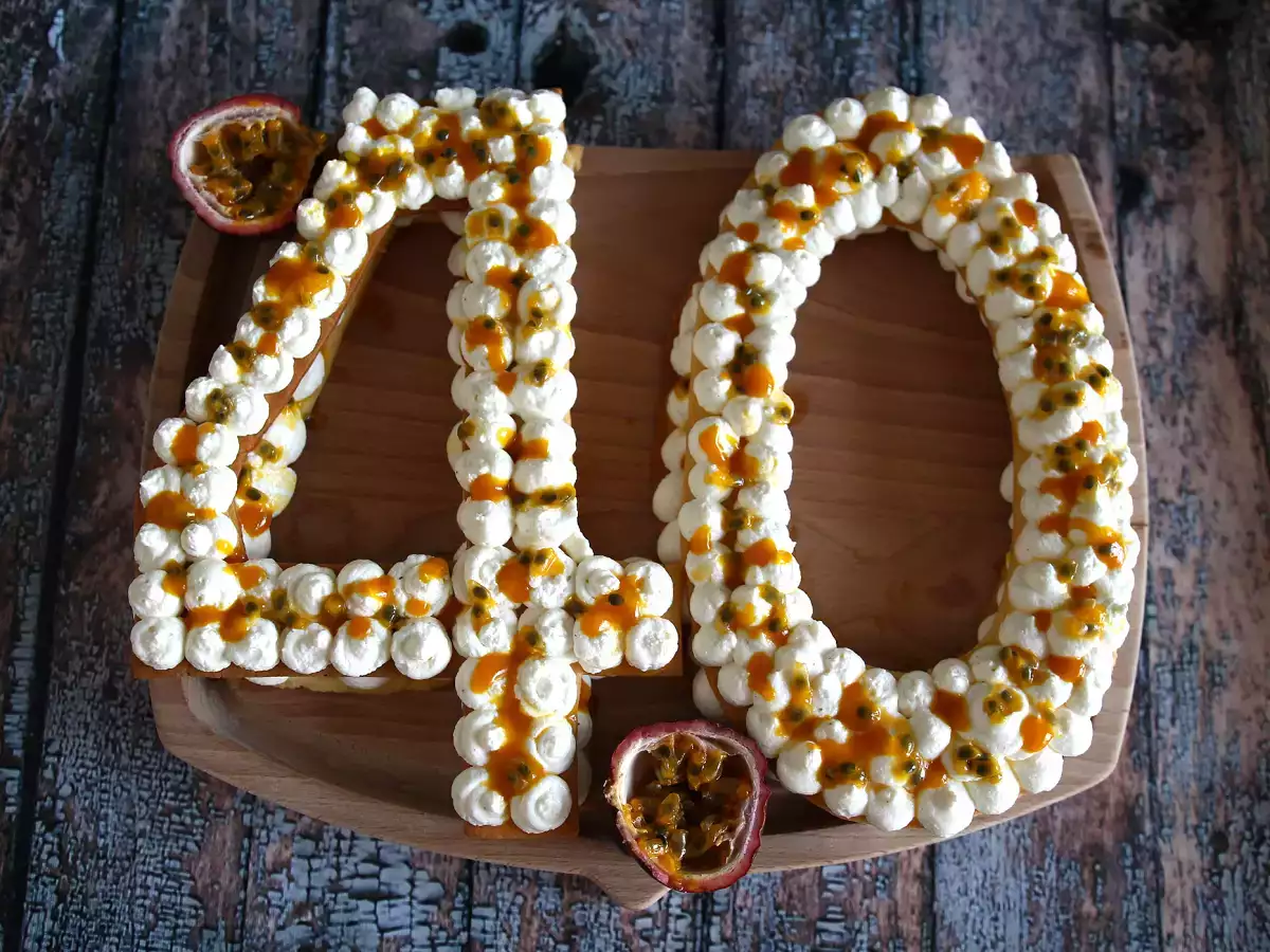 Recept Exotický číselný koláč s mangom a mučenkou