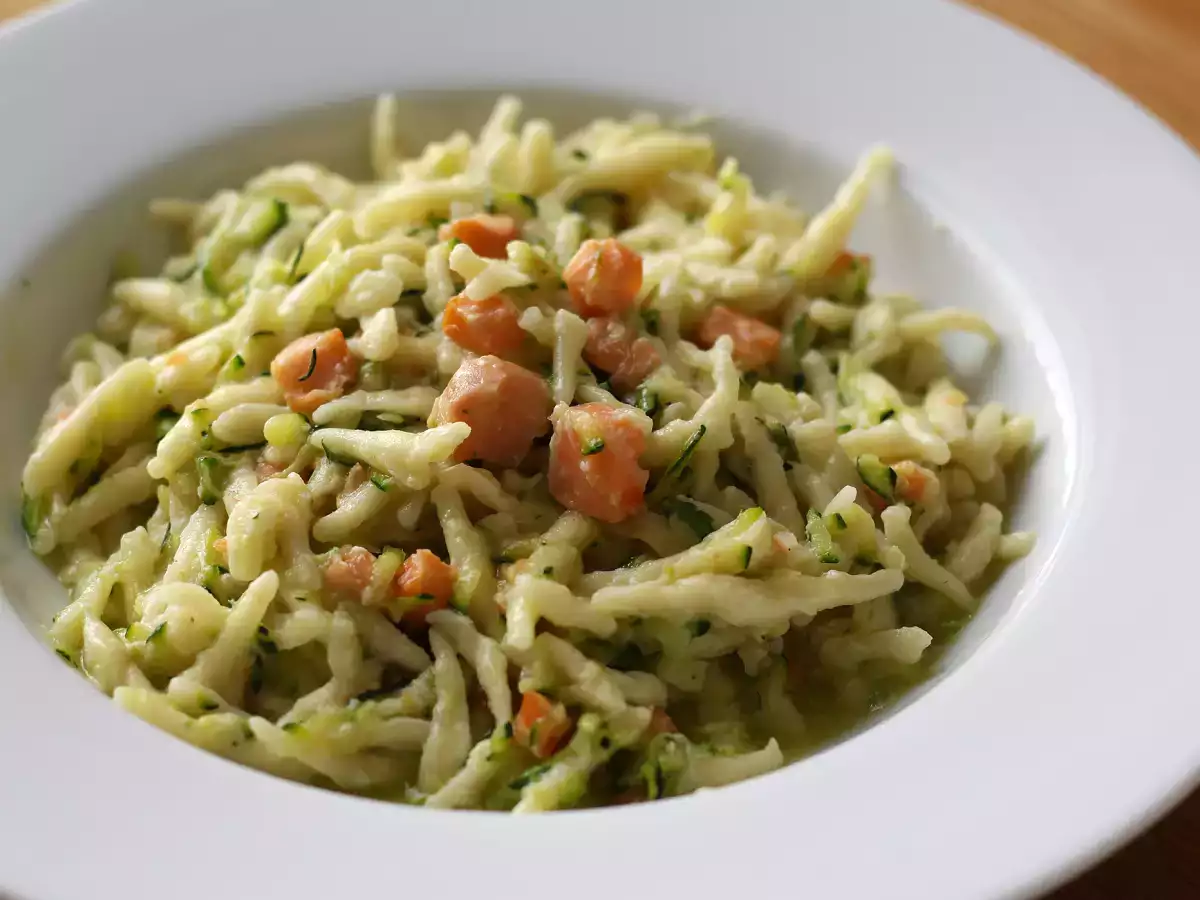 Recept Cestoviny z lososa a cukety: ľahké a chutné jedlo ideálne na každú príležitosť