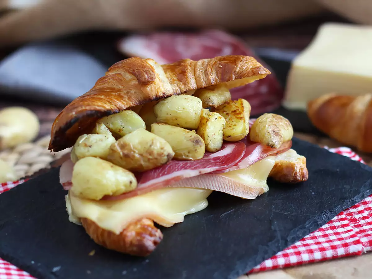 Recept Raclette croissant sendvič na chutnú desiatu!