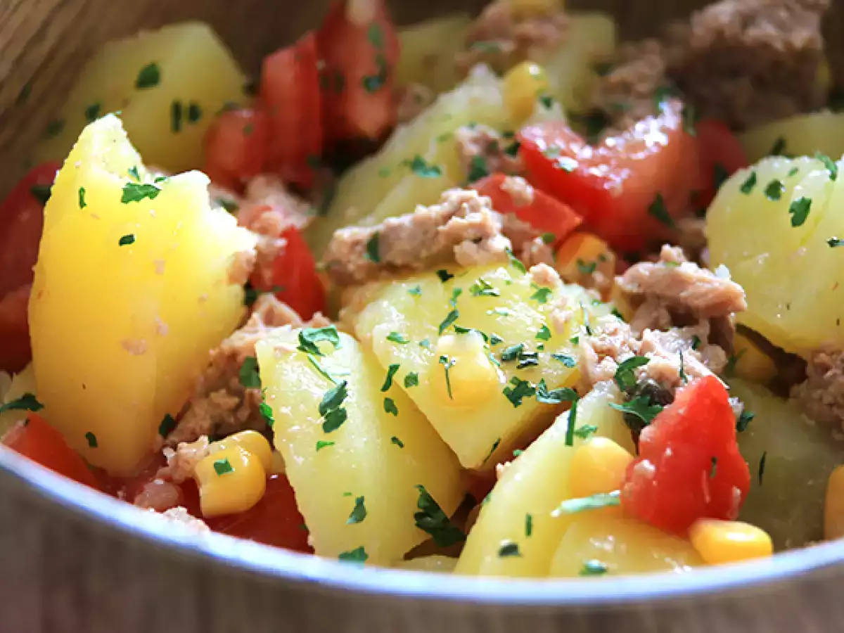 Recept Šalát zo zemiakov, tuniaka a paradajok