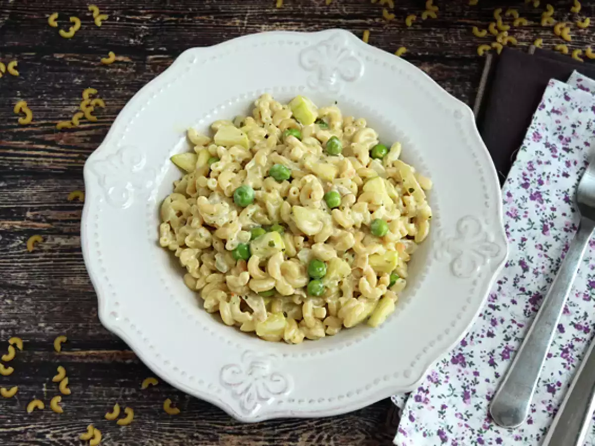 Recept Rizoto s coquillettes, hráškom, cuketami, cesnakom a bylinkovým syrom