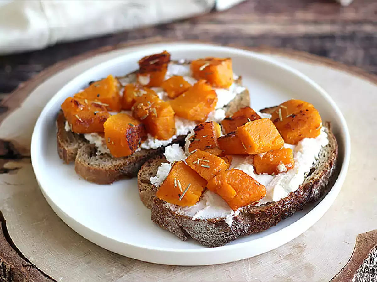 Recept Sendviče s maslovou ricottou a vajíčkom