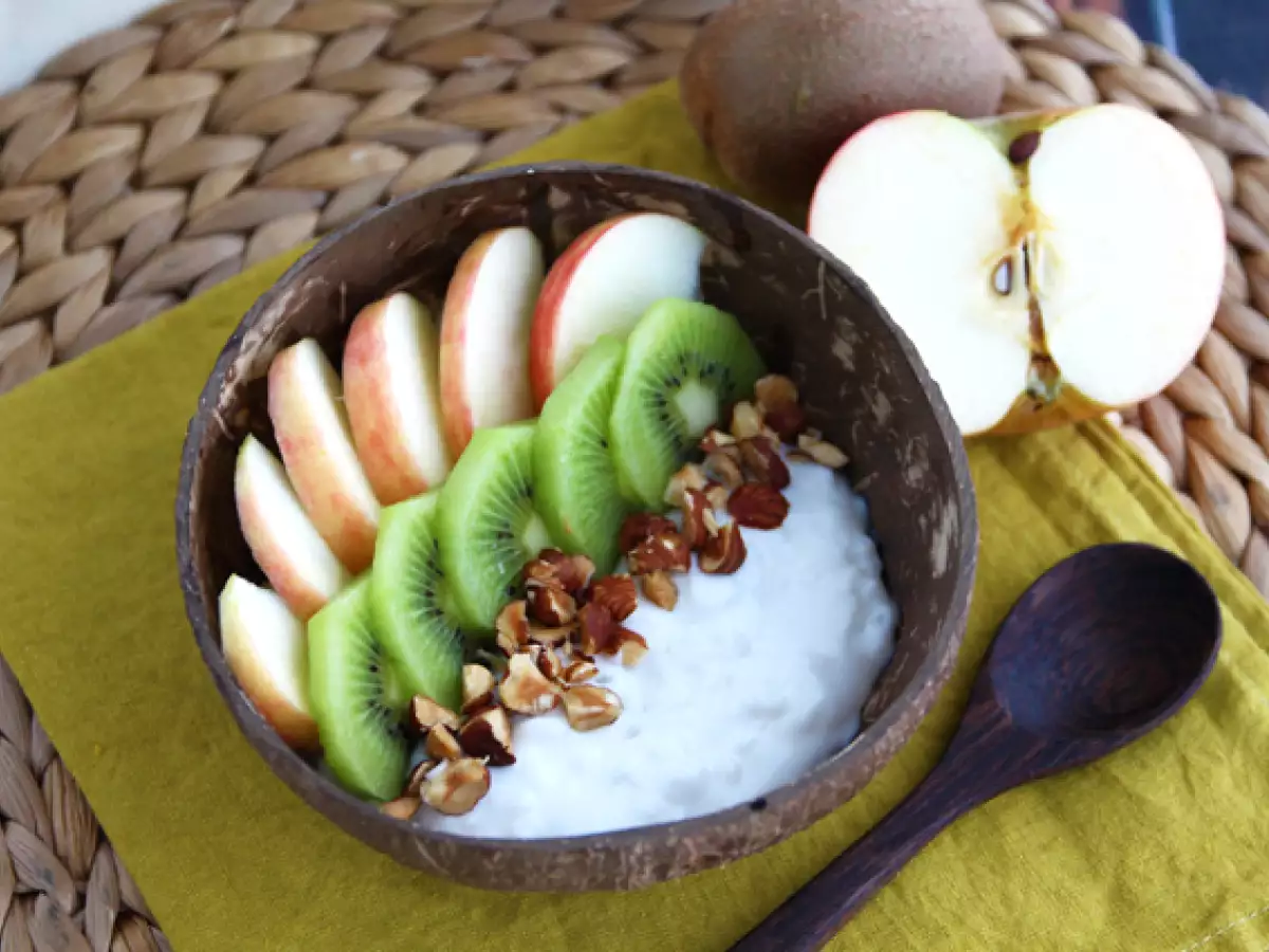 Recept Jogurtový snack s kokosom, jablkom, kivi a lieskovými orieškami