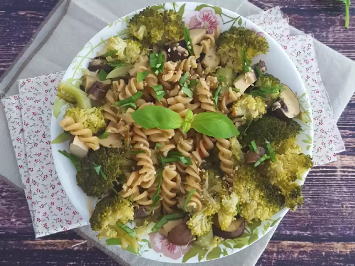 Recept Cestoviny s brokolicou, hubami a bazalkou