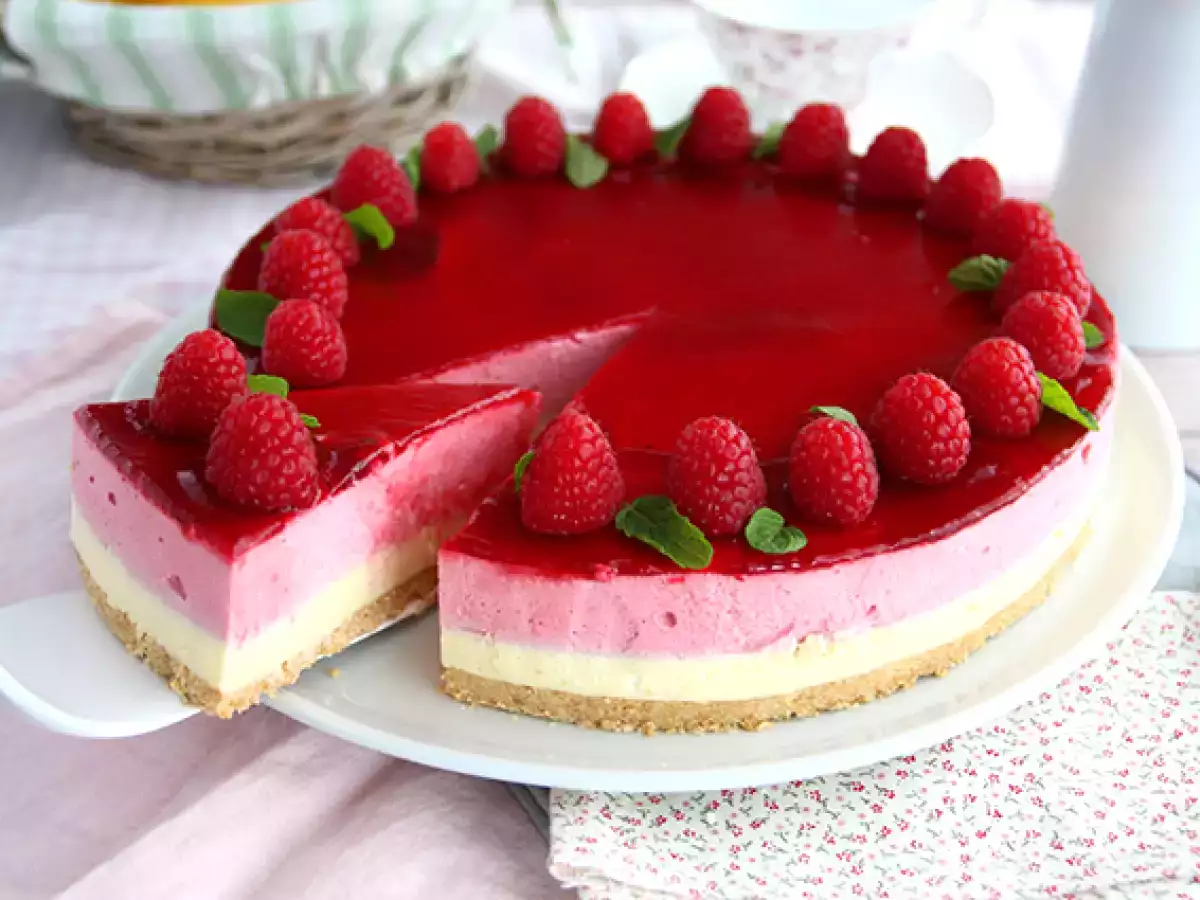 Recept Biela čokoláda s malinami bavarois (kroky a video)