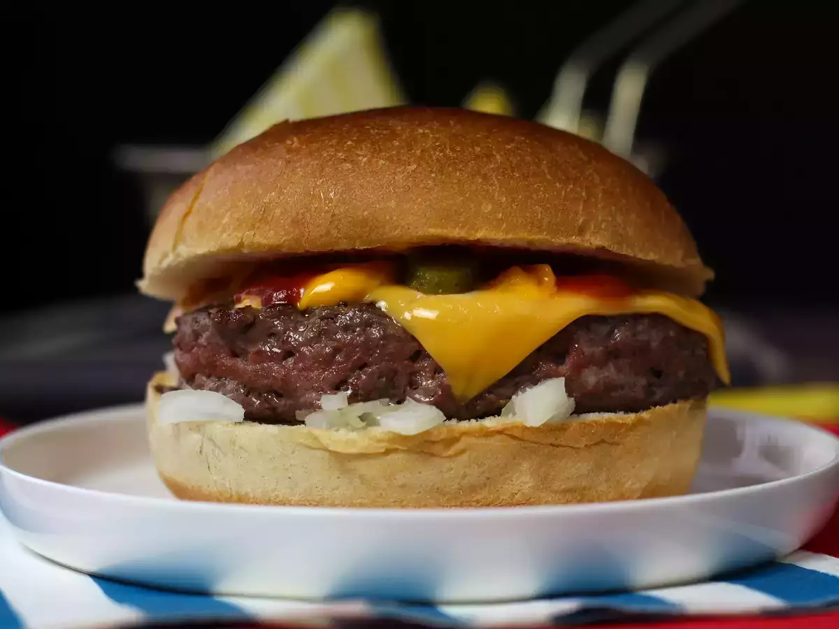 Recept Cheeseburger, slávny hamburger, ktorý všetci milujú!