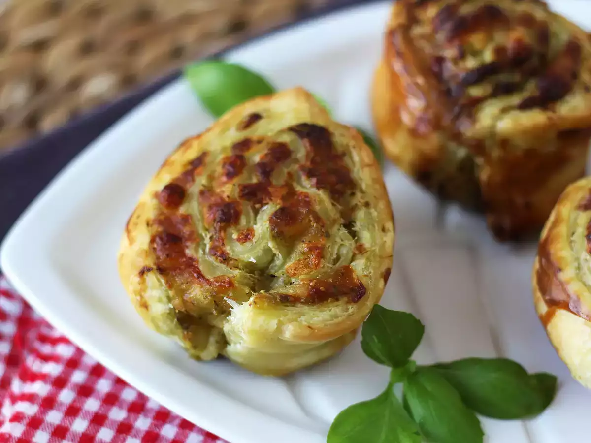 Recept Mozzarella pesto lístkové pečivo s fritézou, hotové za 15 minút!