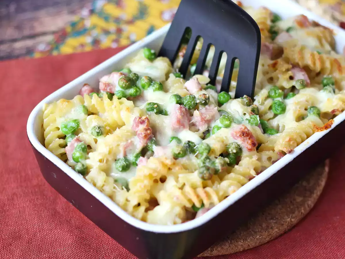 Recept Krémové zapečené cestoviny s hráškom a šunkou au gratin