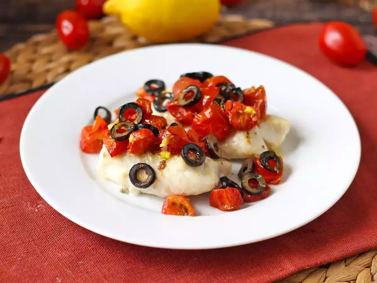 Recept Na vzduchu vyprážaná treska s cherry paradajkami, olivami a citrónom: ľahký a rýchly recept