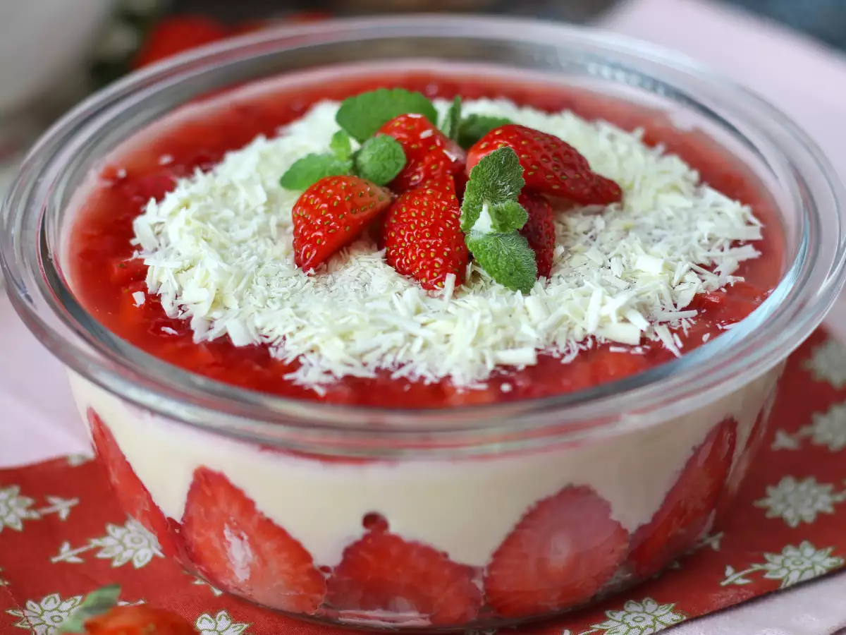 Recept Pavê de morango, brazílsky dezert z jahôd a kondenzovaného mlieka, ktorý je najlepšie jesť studený