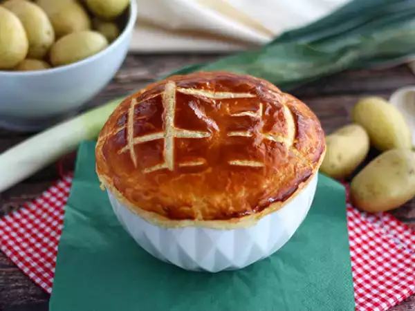Recept Polievka z lístkového cesta s pórom a zemiakmi
