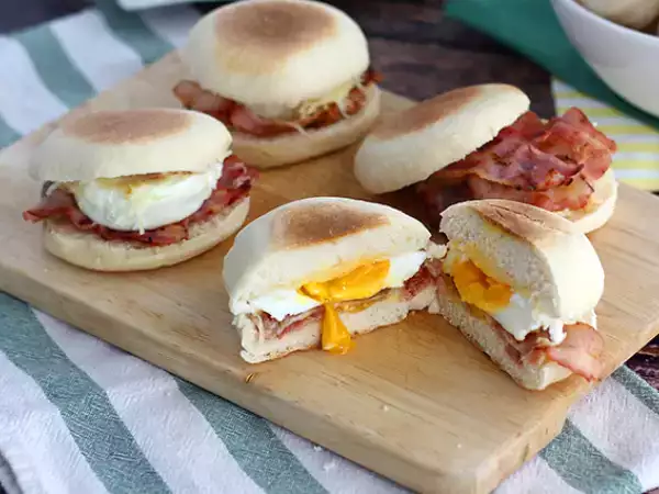 Recept Anglické muffiny s vajíčkami a slaninou