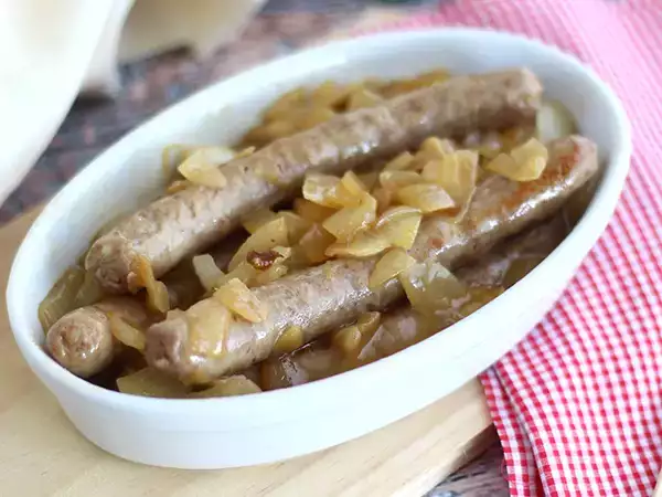 Recept Klobásy v bielom víne