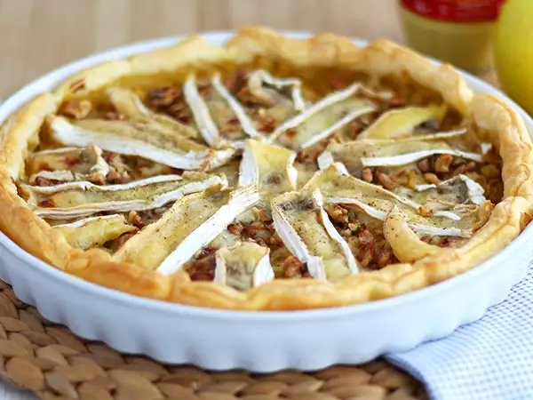 Recept Koláč s camembertom a jablkami
