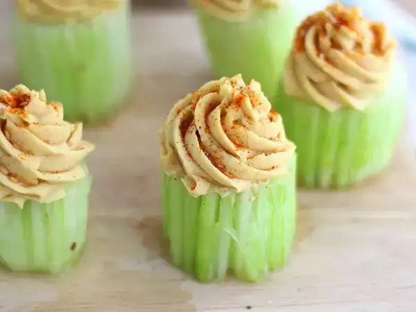 Recept Vegánske koláčiky s uhorkami a humusom