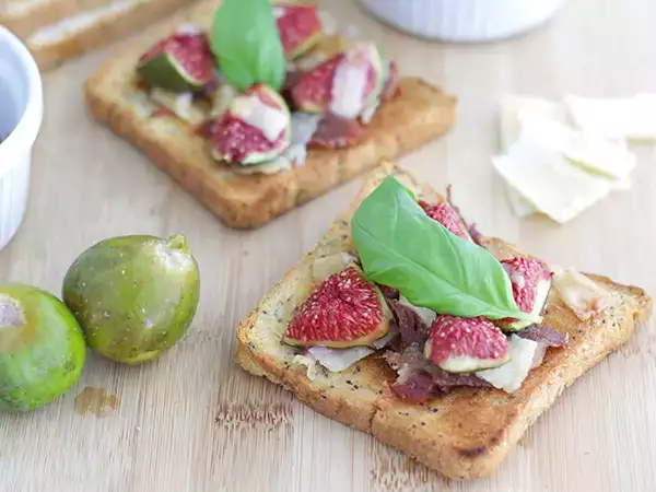 Recept Bruschetta s figami, parmezánom a parmskou šunkou