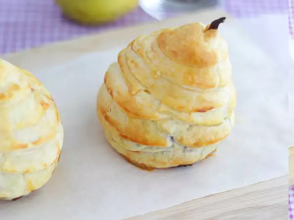 Recept Hrušky z lístkového cesta s čokoládovým stredom