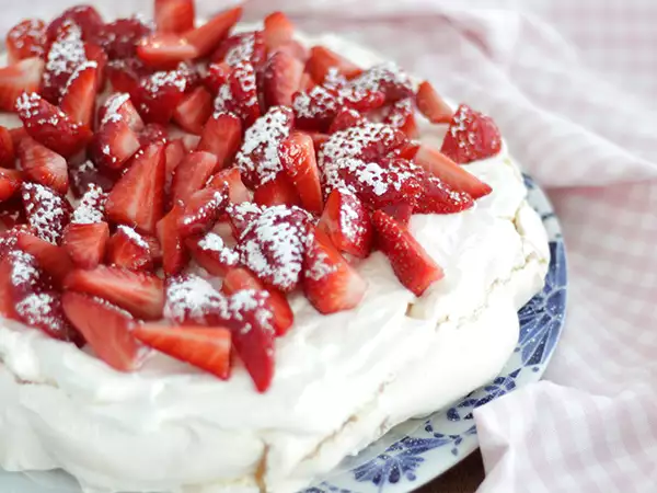Recept Jednoduchá jahodová pavlova