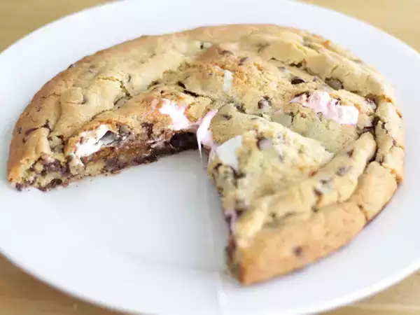 Recept Obrovský koláč zo sušienok s marshmallows