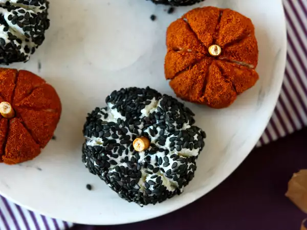 Recept Aperitívna syrová nátierka v tvare tekvice, ideálna na halloween!