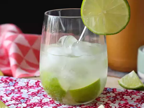 Recept Citrónová caipirinha: brazílsky nápoj, ktorý si ľahko pripravíte bez koktailového šejkra