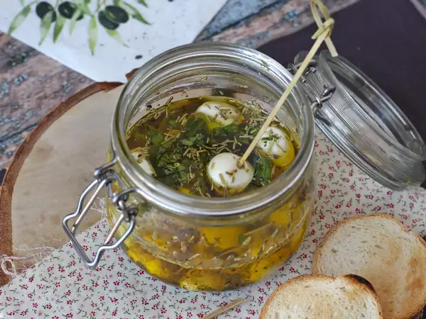 Recept Marinované mozzarellové guľôčky na aperitív alebo šalát!