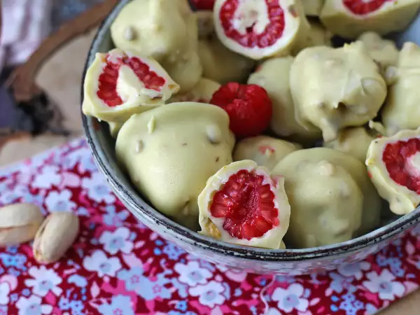 Recept Franui s pistáciami, lahodnými malinami, topiacimi sa a chrumkavými