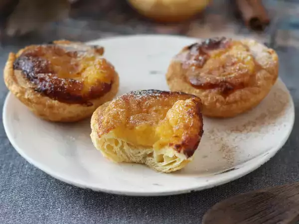 Recept Pastéis de nata vo fritéze. rýchly a jednoduchý recept na tradičnú portugalskú sladkosť.