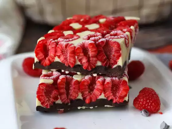 Recept Čokoládová tyčinka v štýle franui s malinami, bielou a horkou čokoládou!
