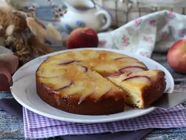 Recept Mäkký, fondánový a karamelizovaný broskyňový koláč