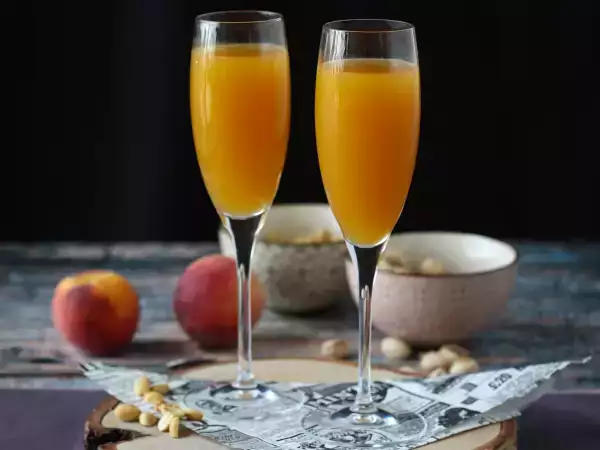 Recept Bellini, jednoduchý taliansky broskyňový koktail, ktorý si môžete pripraviť doma!
