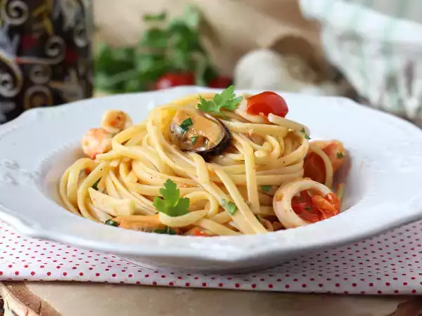 Recept Cestoviny s mrazenými morskými plodmi, chutný a veľmi rýchly prvý chod