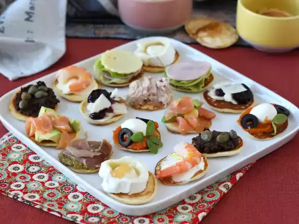 Recept Blini tanier s náplňami, dokonalý pestrý aperitív na sviatočné obdobie