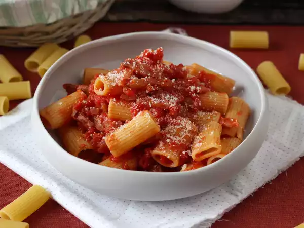 Recept Pasta all'amatriciana, tradičný recept vysvetlený krok za krokom