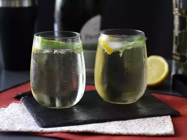 Recept Spritz st-germain s likérom z bazového kvetu, mimoriadne svieži koktail na leto